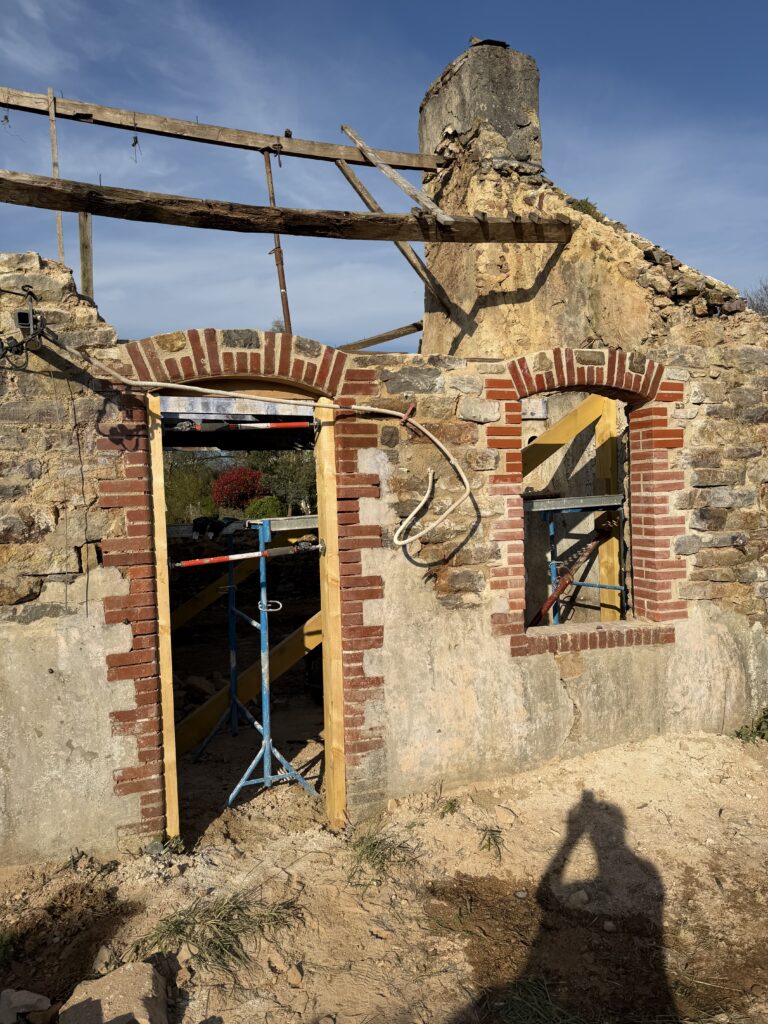 Chantier de rénovation de maçonnerie autour de Châteaubourg et Vitré